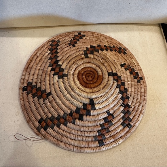 NWT Zambia, Africa Handmade Basket. Made by the Lozi people of southern Africa - Picture 2 of 5